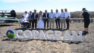 Orsi lidera la inauguración de la cosecha de girasol, destacándolo como símbolo de resiliencia y futuro agrícola